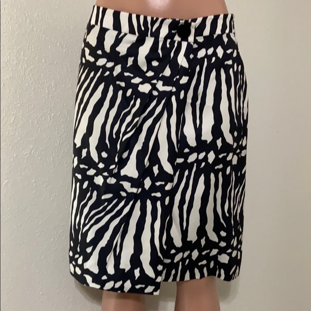 🌟HP🌟Black/white wrap style skirt